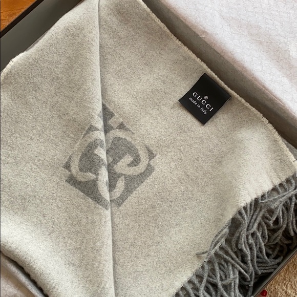 Brand new with original box Authentic GUCCI throw - Picture 4 of 9